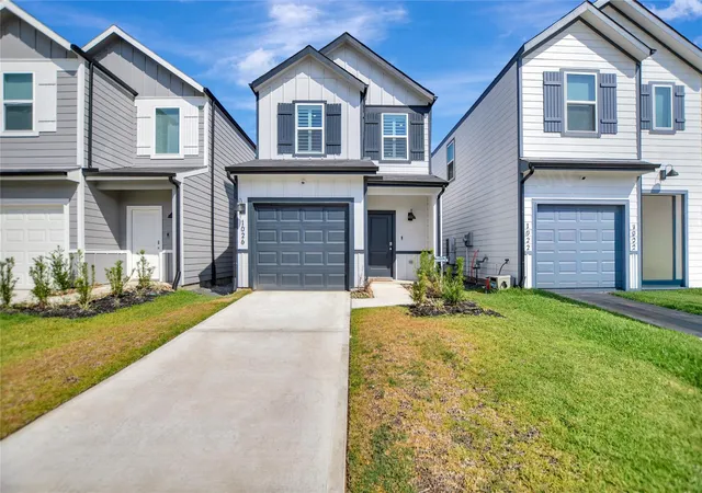 Photo 3 of Single family home for sale at 1026 Moon Drop Ln, Houston, TX 77090 | MLS# 75049940 | Listing updated on 2026-09-13