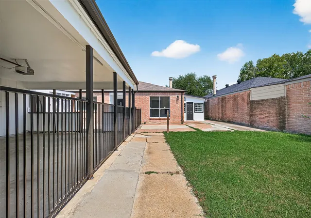 Photo 2 of Single family home for sale at 15914 Val Vista Dr, Houston, TX 77083 | MLS# 83515949 | Listing updated on 2026-09-12