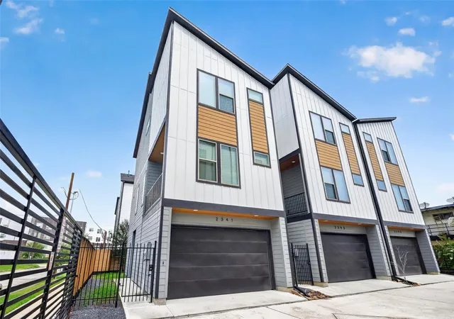 Photo 3 of Single family home for sale at 2341 Eagle St, Houston, TX 77004 | MLS# 86941064 | Listing updated on 2026-09-13