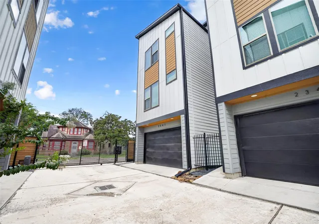 Photo 3 of Single family home for sale at 2341 Eagle St, Houston, TX 77004 | MLS# 86941064 | Listing updated on 2026-09-13