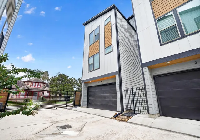 Photo 4 of Single family home for sale at 2341 Eagle St, Houston, TX 77004 | MLS# 86941064 | Listing updated on 2026-09-13