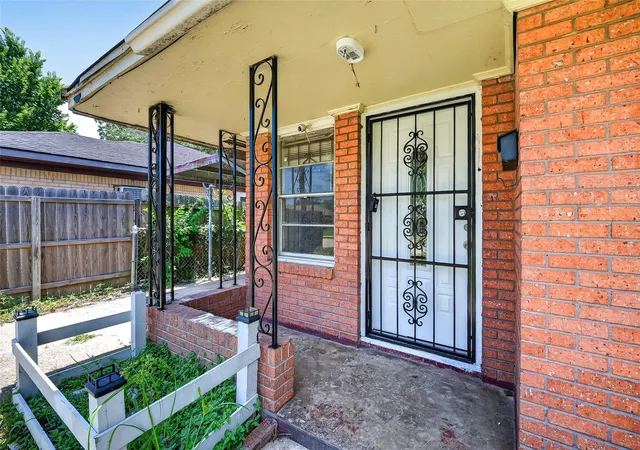 Photo 3 of Single family home for sale at 5934 Belmark St, Houston, TX 77033 | MLS# 19972432 | Listing updated on 2026-09-16
