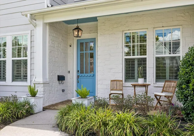 Photo 4 of Single family home for sale at 1235 Thornton Rd, Houston, TX 77018 | MLS# 63505868 | Listing updated on 2026-09-13