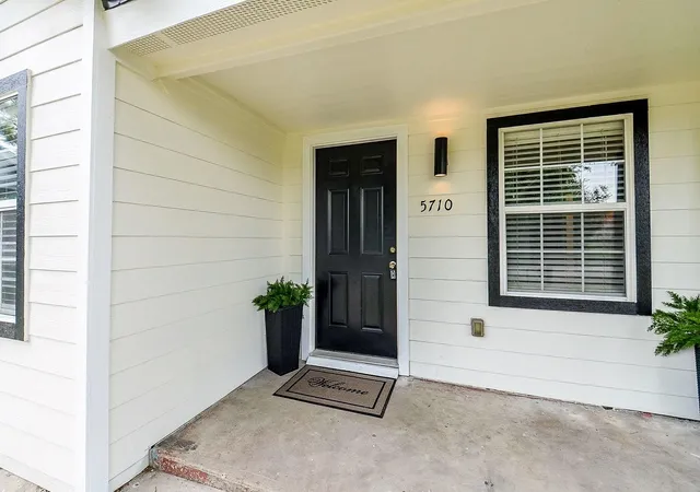 Photo 3 of Single family home for sale at 5710 Cherry St, Houston, TX 77026 | MLS# 63241195 | Listing updated on 2026-09-12