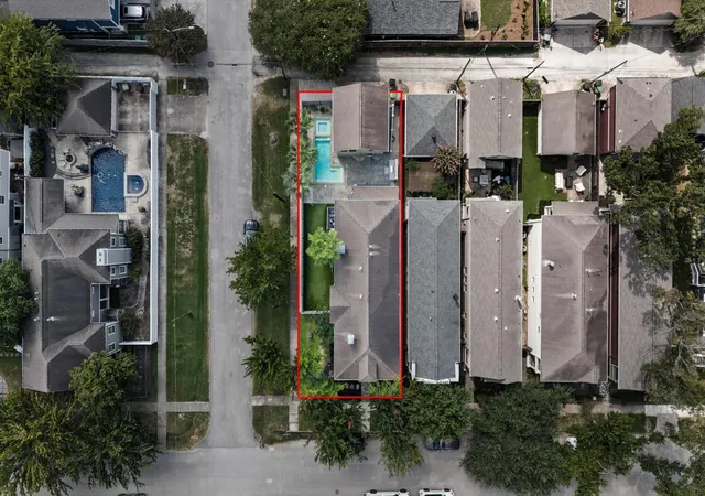 Photo 1 of Sale Pending at 501 Columbia St, Houston, TX 77007 | MLS# 26152208 | Listing updated on 2026-09-16