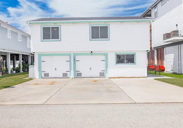 Photo 1 of Sale Pending at 1021 Redfish St, Hitchcock, TX 77563 | MLS# 73354675 | Listing updated on 2026-09-17