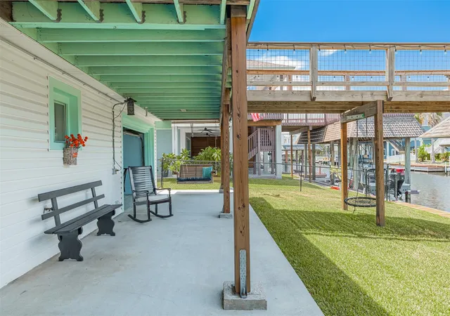 Photo 3 of Sale Pending at 1021 Redfish St, Hitchcock, TX 77563 | MLS# 73354675 | Listing updated on 2026-09-17