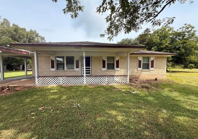 Photo 2 of Single family home for sale at 302 Channelview Dr, Anahuac, TX 77514 | MLS# 43786591 | Listing updated on 2026-10-06