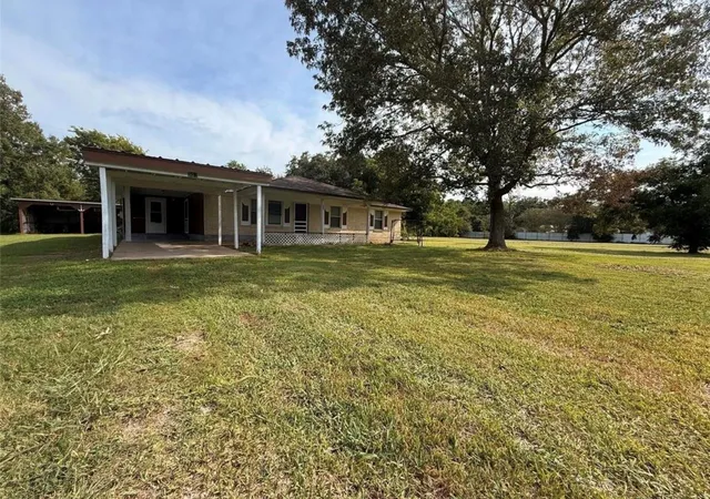 Photo 3 of Single family home for sale at 302 Channelview Dr, Anahuac, TX 77514 | MLS# 43786591 | Listing updated on 2026-10-06
