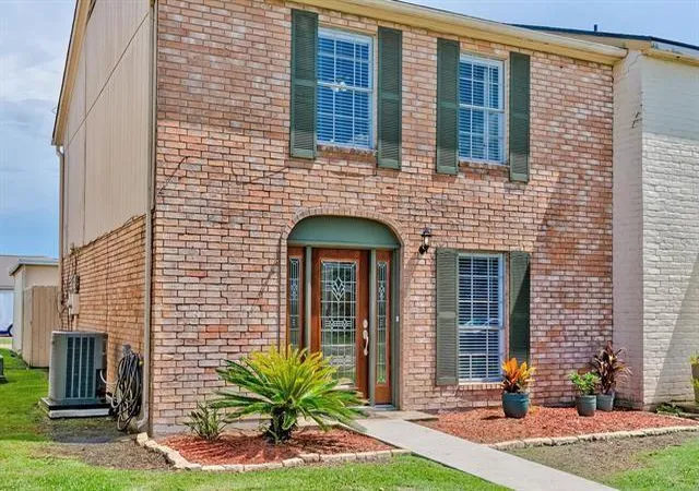 Photo 1 of Townhouse for sale at 525 Longmeadow St, Beaumont, TX 77707 | MLS# 19765185 | Listing updated on 2026-09-18