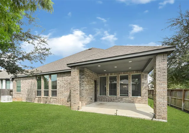 Photo 2 of Sale Pending at 5111 Green Leaf Ln, Fulshear, TX 77441 | MLS# 74949046 | Listing updated on 2026-09-14