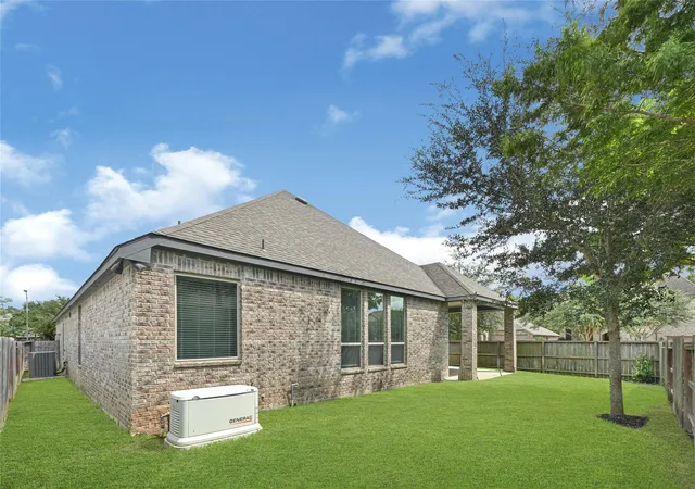 Photo 3 of Sale Pending at 5111 Green Leaf Ln, Fulshear, TX 77441 | MLS# 74949046 | Listing updated on 2026-09-14