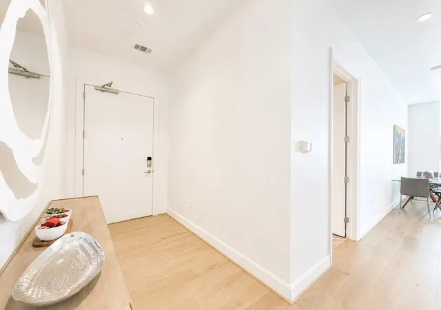 Photo 4 of Condo for sale at 1211 Caroline St #1608, Houston, TX 77002 | MLS# 98674439 | Listing updated on 2026-09-14