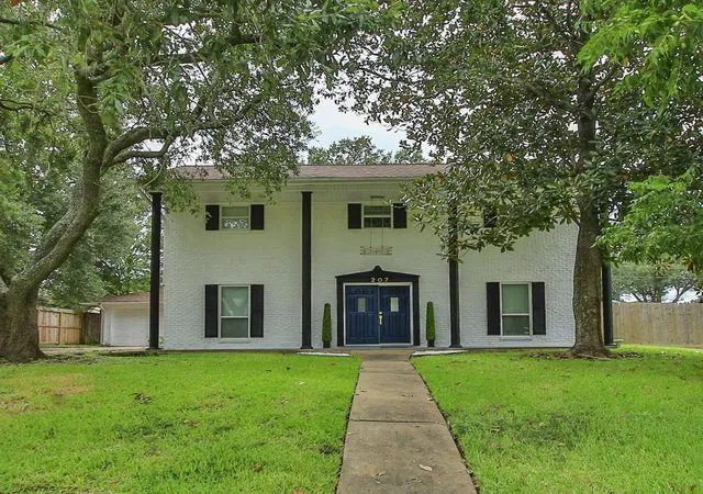 Photo 1 of Single family home for sale at 207 Burgundy Ln, League City, TX 77573 | MLS# 31284188 | Listing updated on 2026-09-26