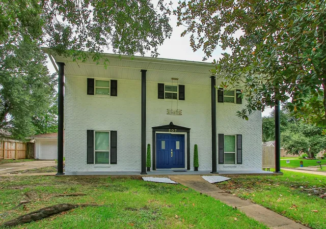 Photo 2 of Single family home for sale at 207 Burgundy Ln, League City, TX 77573 | MLS# 31284188 | Listing updated on 2026-09-26