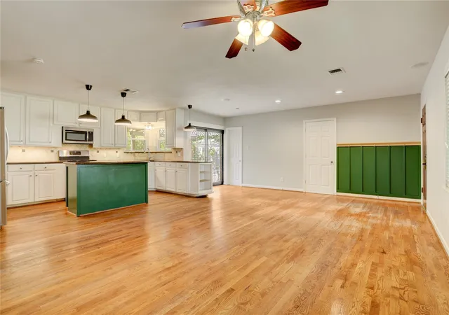 Photo 4 of Sale Pending at 867 Judiway St, Houston, TX 77018 | MLS# 93918771 | Listing updated on 2026-09-22