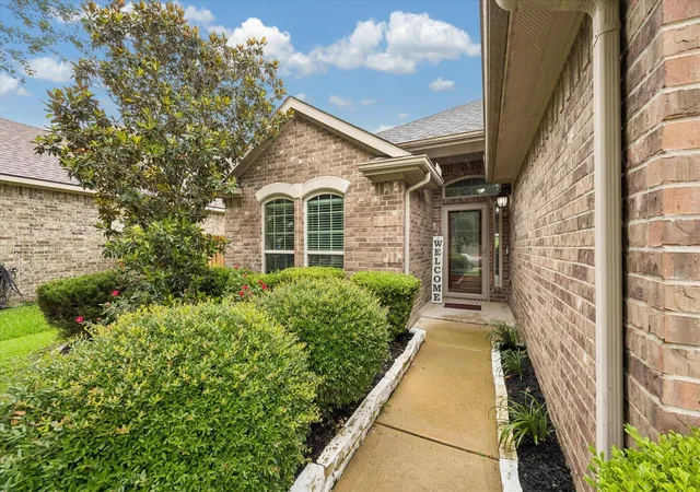 Photo 3 of Single family home for sale at 1521 Bluestone Edge Ln, Houston, TX 77089 | MLS# 54246852 | Listing updated on 2026-09-09