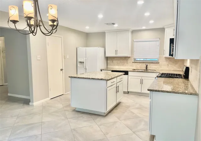 Photo 3 of Single family home for sale at 13 Maywind Ct, Spring, TX 77381 | MLS# 76057738 | Listing updated on 2026-09-25