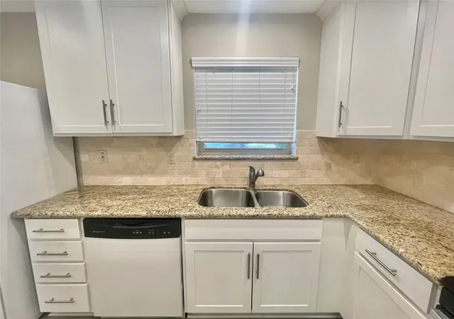 Photo 4 of Single family home for sale at 13 Maywind Ct, Spring, TX 77381 | MLS# 76057738 | Listing updated on 2026-09-25