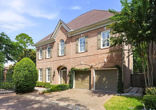 Photo 1 of Sale Pending at 2211 Augusta Dr #1, Houston, TX 77057 | MLS# 96025945 | Listing updated on 2026-09-10