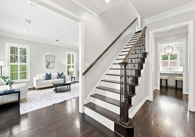 Photo 2 of Sale Pending at 2211 Augusta Dr #1, Houston, TX 77057 | MLS# 96025945 | Listing updated on 2026-09-10