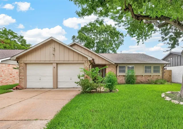 Photo 2 of Sale Pending at 13511 Brook Holw Dr, Sugar Land, TX 77498 | MLS# 35769822 | Listing updated on 2026-09-25
