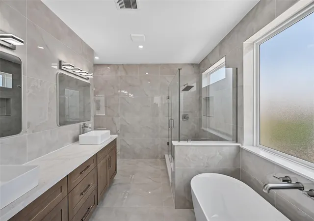 Photo 2 of Single family home for sale at 1424 W 23rd Street #B, Houston, TX 77008 | MLS# 90453357 | Listing updated on 2026-09-13