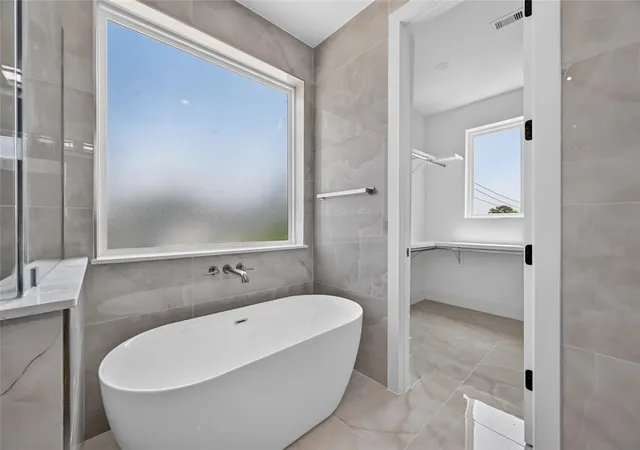 Photo 3 of Single family home for sale at 1424 W 23rd Street #B, Houston, TX 77008 | MLS# 90453357 | Listing updated on 2026-09-13