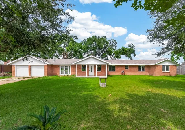 Single family home for sale at 18219 Kings Lynn St, Houston, TX 77058 | MLS# 18216181