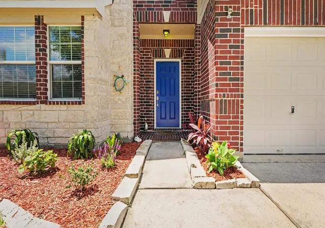 Photo 3 of Single family home for sale at 4506 Legends Bay Dr, Baytown, TX 77523 | MLS# 21648329 | Listing updated on 2026-09-23