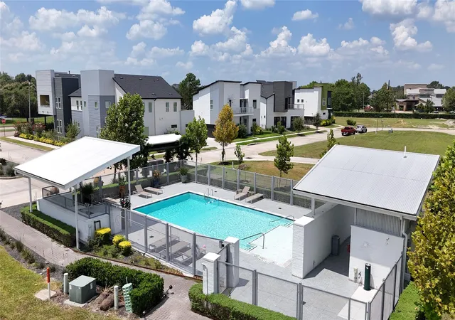 Photo 2 of Townhouse for sale at 3436 Stanling Brk Ln, Houston, TX 77080 | MLS# 66633624 | Listing updated on 2026-09-20