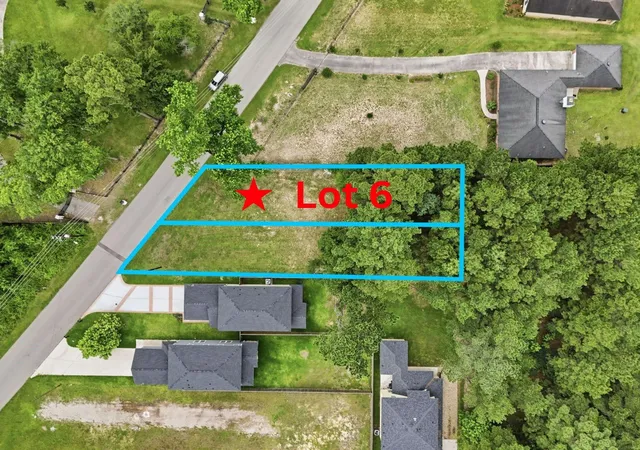 Photo 2 of Sale Pending at 724 Old Magnolia Rd, Conroe, TX 77304 | MLS# 10688305 | Listing updated on 2026-09-18