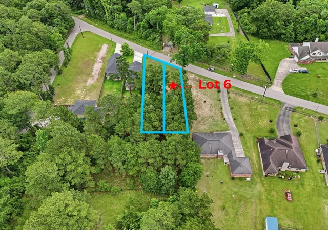 Photo 3 of Sale Pending at 724 Old Magnolia Rd, Conroe, TX 77304 | MLS# 10688305 | Listing updated on 2026-09-18