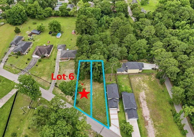 Photo 4 of Sale Pending at 724 Old Magnolia Rd, Conroe, TX 77304 | MLS# 10688305 | Listing updated on 2026-09-18