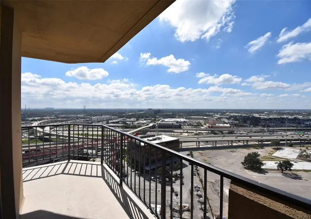 Listing Photo 2 - Condo for sale in The Bristol Condominiums located at 3350 Mccue Rd, Houston, TX 77056 - Unit #2101