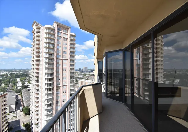 Listing Photo 3 - Condo for sale in The Bristol Condominiums located at 3350 Mccue Rd, Houston, TX 77056 - Unit #2101