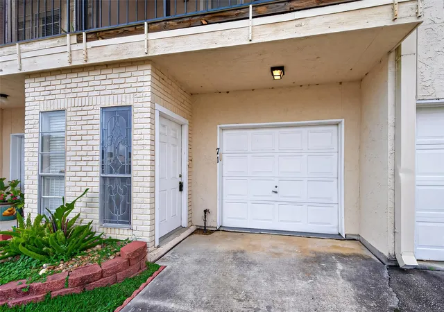 Photo 4 of Townhouse for sale at 71 Regency Point, Montgomery, TX 77356 | MLS# 7557825 | Listing updated on 2026-09-18