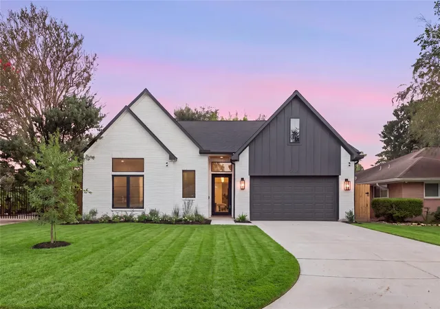 Photo 1 of Single family home for sale at 2023 Viking Dr, Houston, TX 77018 | MLS# 56234627 | Listing updated on 2026-09-26