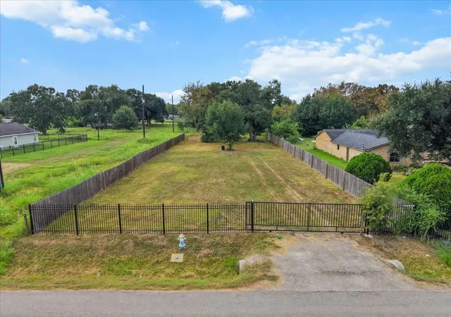 Photo 2 of Land for sale at 542 N Pine St, Rosharon, TX 77583 | MLS# 88144111 | Listing updated on 2026-09-02