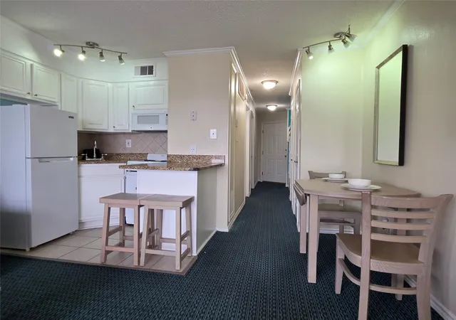 Photo 4 of Condo for sale at 6102 Seawall Blvd #306, Galveston, TX 77551 | MLS# 14304732 | Listing updated on 2026-09-03