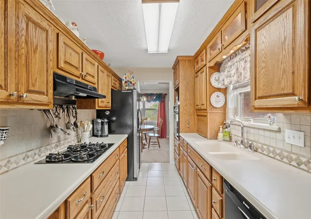 Photo 4 of Single family home for sale at 1118 S Amy Dr, Deer Park, TX 77536 | MLS# 14594151 | Listing updated on 2026-09-11