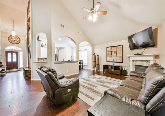 Photo 3 of Single family home for sale at 1122 Sussex Trl, Pearland, TX 77584 | MLS# 71819075 | Listing updated on 2026-10-04