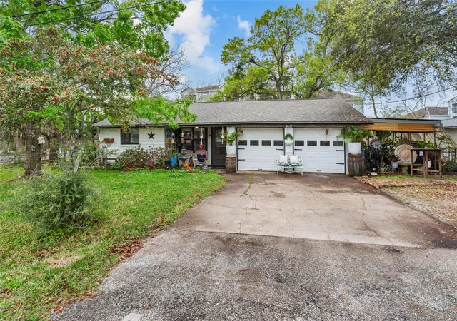 Photo 1 of Single family home for sale at 1215 Esther St, Kemah, TX 77565 | MLS# 91820528 | Listing updated on 2026-10-06