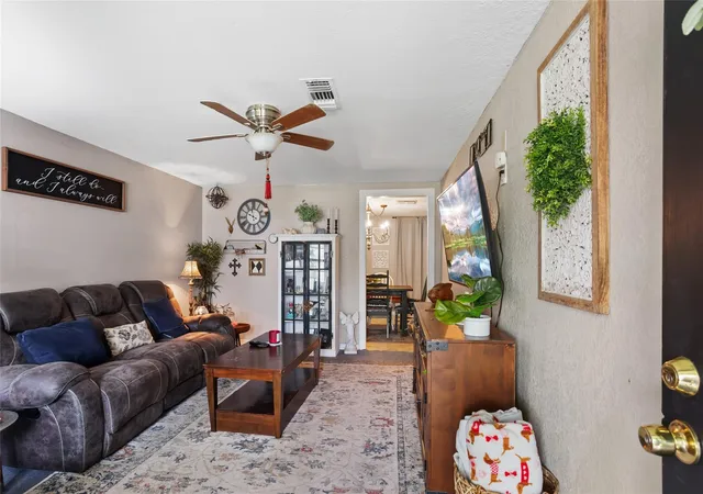 Photo 4 of Single family home for sale at 1215 Esther St, Kemah, TX 77565 | MLS# 91820528 | Listing updated on 2026-10-06