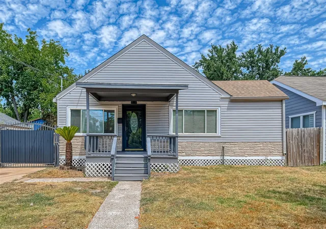 Photo 3 of Single family home for sale at 817 Eleanor St, Houston, TX 77009 | MLS# 56981299 | Listing updated on 2026-09-16