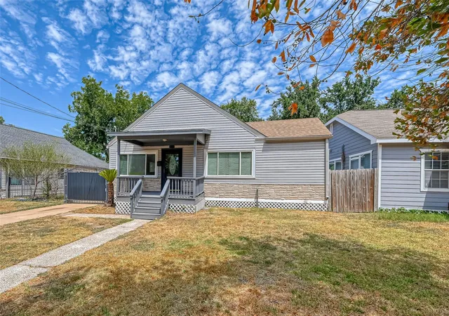 Photo 4 of Single family home for sale at 817 Eleanor St, Houston, TX 77009 | MLS# 56981299 | Listing updated on 2026-09-16