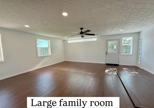 Photo 3 of Single family home for sale at 501 Valley Brk Dr, La Porte, TX 77571 | MLS# 31715759 | Listing updated on 2026-09-23