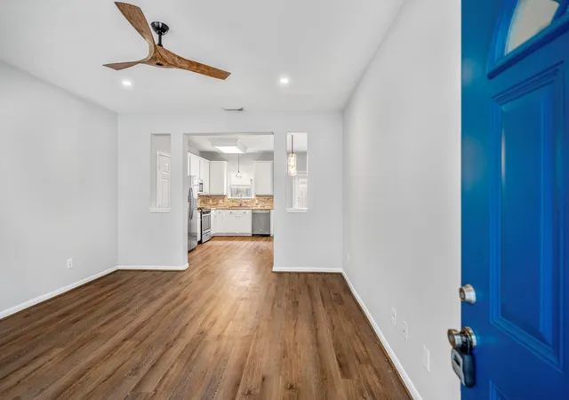 Photo 3 of Single family home for sale at 323 Plz Del Sol Park, Houston, TX 77020 | MLS# 44402170 | Listing updated on 2026-09-16