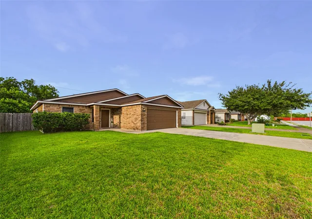 Photo 2 of Single family home for sale at 9022 Barracuda Dr, Texas City, TX 77591 | MLS# 75974607 | Listing updated on 2026-09-13