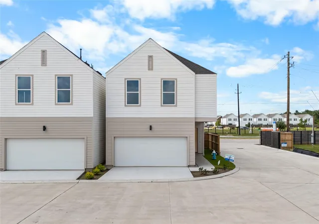 Photo 1 of Single family home for sale at 4012 Buffalo Moon Dr, Houston, TX 77045 | MLS# 30772727 | Listing updated on 2026-09-12